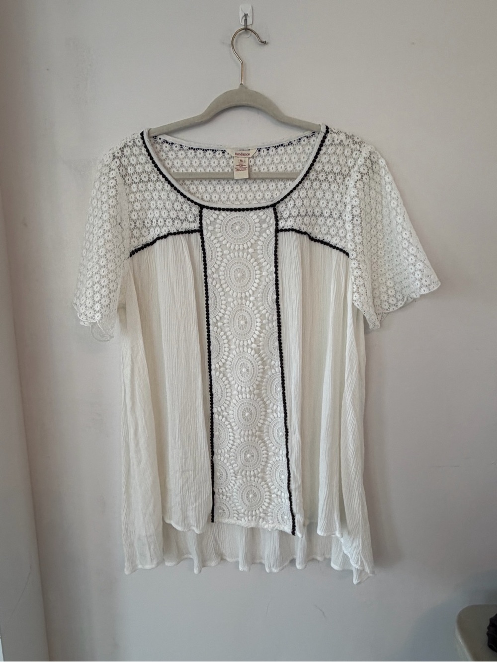 Sundance White Crochet-Detail Short Sleeve Blouse with Black Trim